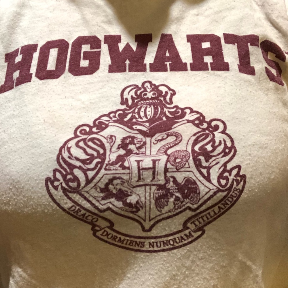 Hogwarts t-shirt (S) for girls 8-12.